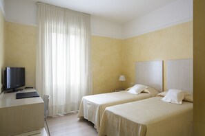 Twin Room, 2 Twin Beds | Down comforters, minibar, in-room safe, desk - Hotel Colombia (Milan)