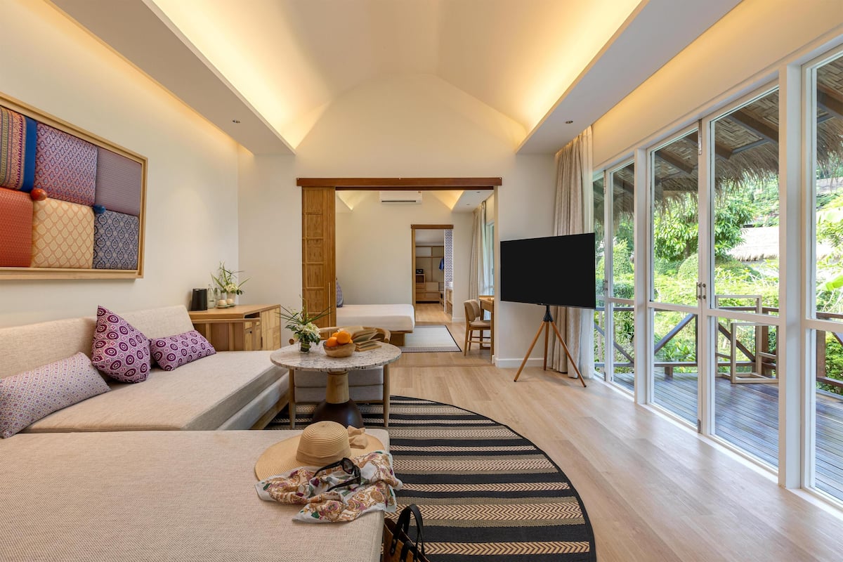 Caja de seguridad en la habitación y cortinas blackout