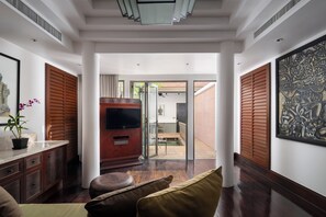 Executive Suite | 1 bedroom, Egyptian cotton sheets, premium bedding, down comforters