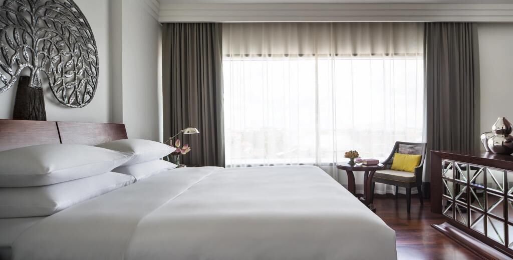 1 bedroom, Egyptian cotton sheets, premium bedding, down duvets