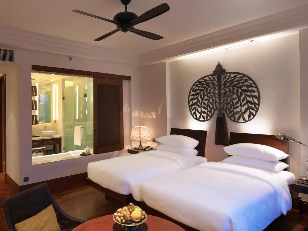 1 bedroom, Egyptian cotton sheets, premium bedding, down duvets