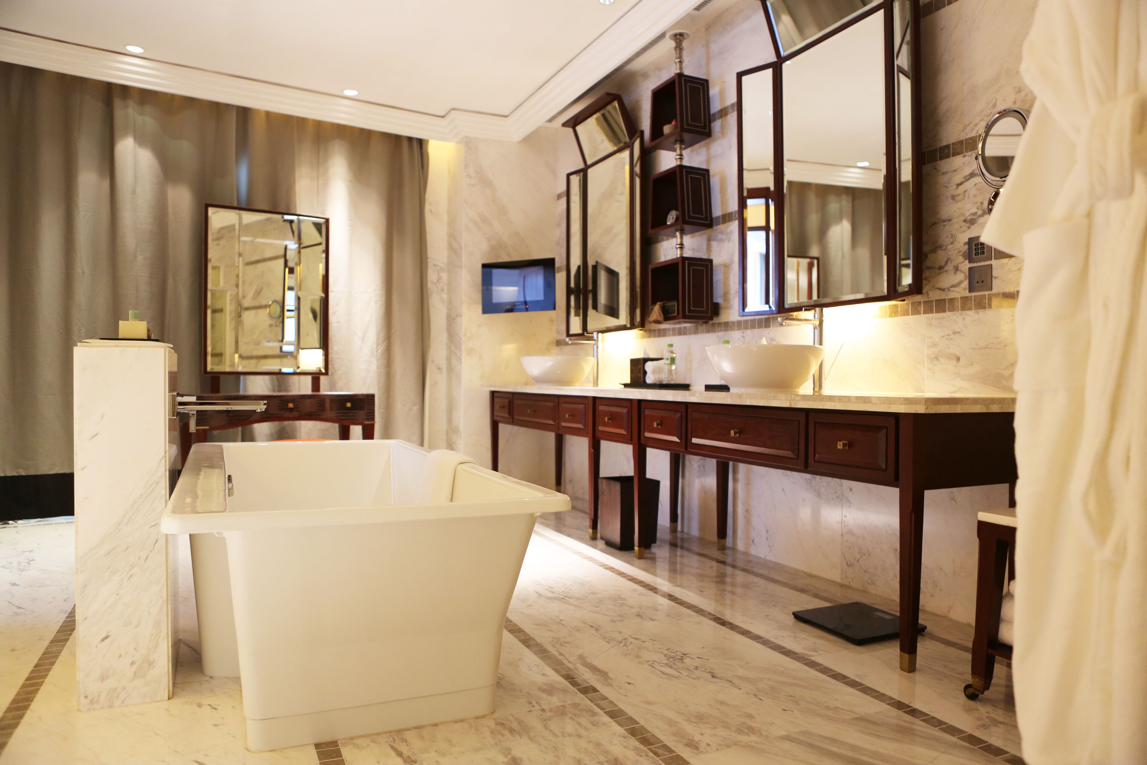 deluxe room, 1 king bed | 1 bedroom, egyptian cotton sheets, premium bedding, down duvets