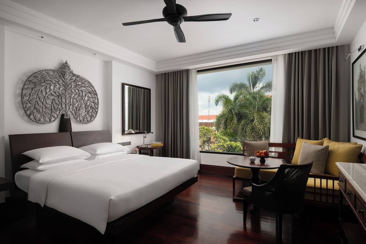 Room, 1 King Bed, Garden View