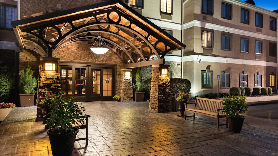 Staybridge Suites O'Fallon Chesterfield by IHG