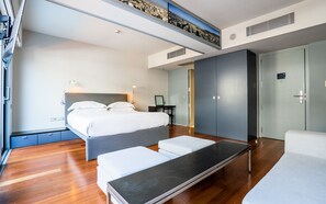 小型套房 | 高档床上用品、泰普尔床垫、迷你吧、客房内保险箱