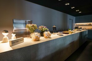 Continental breakfast for a fee on weekends - Periscope Hotel (Athens)