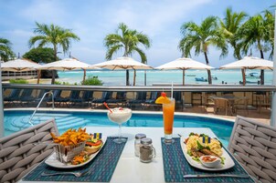 Se sirven desayunos y cocina caribeña (con vistas a la piscina) 