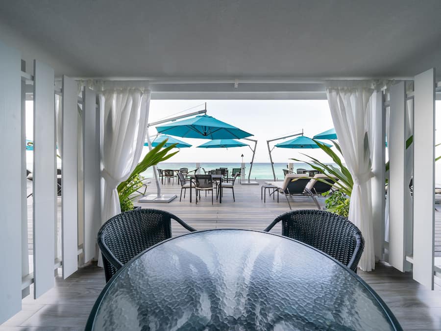 Suite Junior, pemandangan samudra, di pinggir kolam renang | Teras/patio