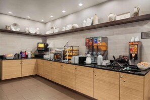 Free daily buffet breakfast - Country Inn & Suites by Radisson, Gainesville, FL (Gainesville)