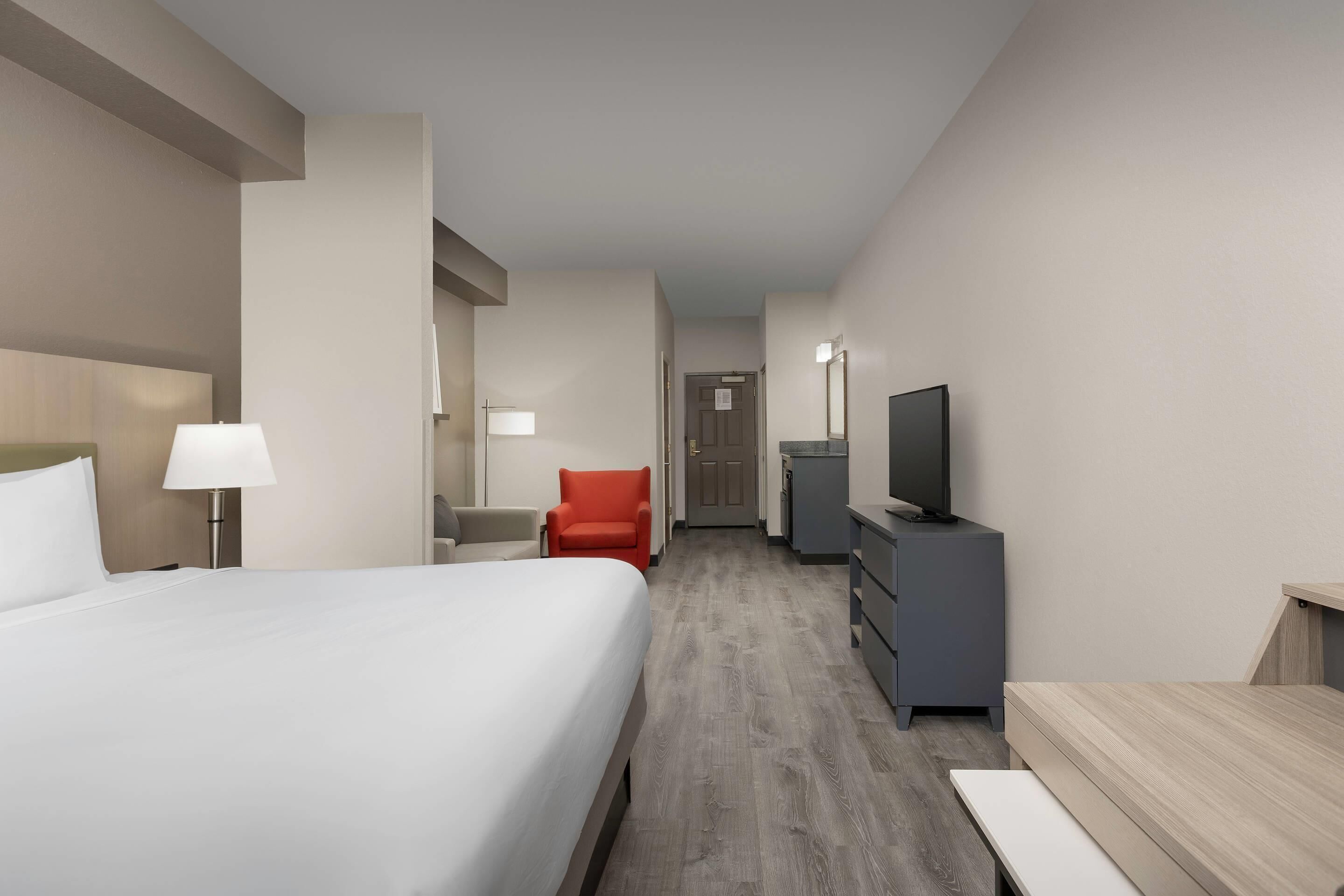 Pillowtop beds, desk, laptop workspace, blackout drapes