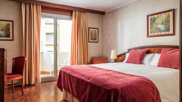 Minibar, safe på rommet, skrivebord og skrivebord for bærbar PC