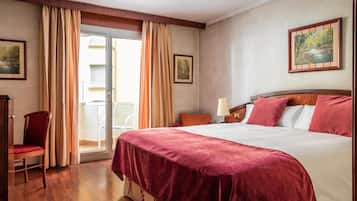 Minibar, in-room safe, desk, laptop workspace