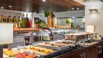 2 ristoranti, aperti a colazione