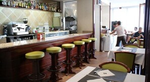 Bar (on property) - Hotel Sant Jordi by ALEGRIA (Andorra la Vella)