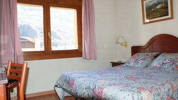 Standard Single Room | Desk, blackout curtains, free cots/infant beds, free WiFi
