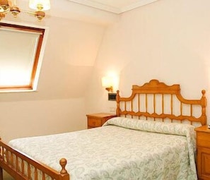 Doppelzimmer | Schreibtisch, Babybetten, Zustellbetten, kostenloses WLAN