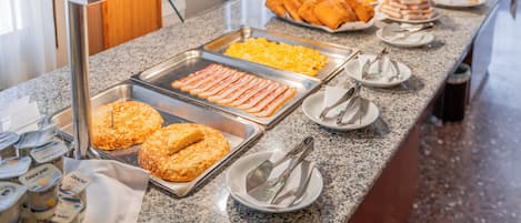 Daily buffet breakfast (EUR 7.7 per person)