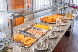 Daily buffet breakfast (EUR 7.7 per person)