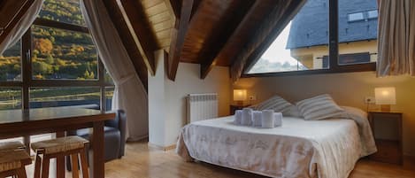 Studio | Coffres-forts dans les chambres, bureau, Wi-Fi gratuit, draps fournis