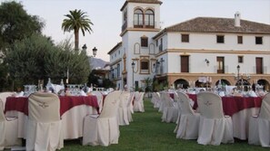 Outdoor banquet area - Hotel Domus Selecta Finca Eslava (Antequera)