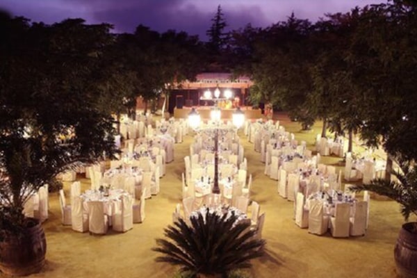 Zona a l'aire lliure per a la celebració de banquets