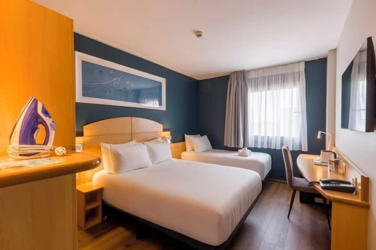 Memory foam beds, desk, blackout drapes, free WiFi
