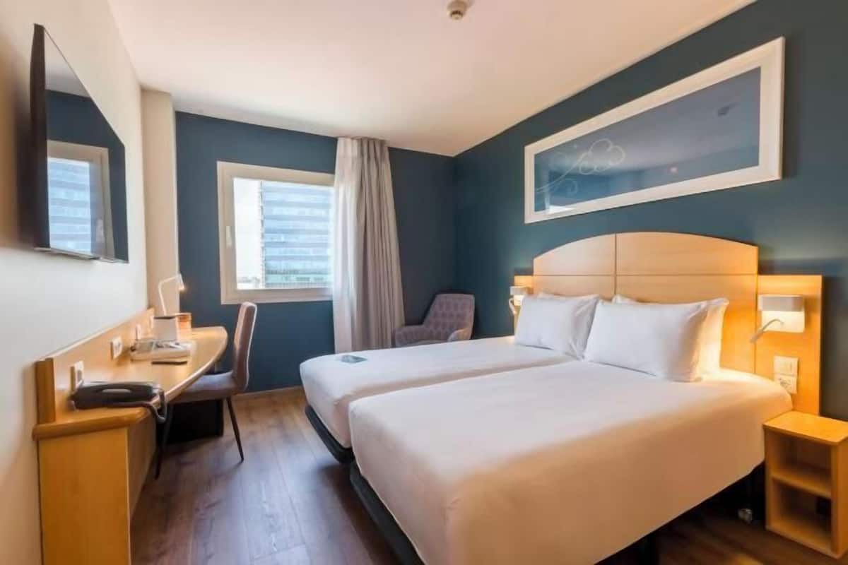 Memory foam beds, desk, blackout drapes, free WiFi