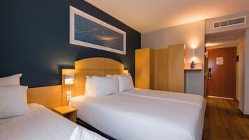 1 bedroom, memory foam beds, desk, blackout drapes