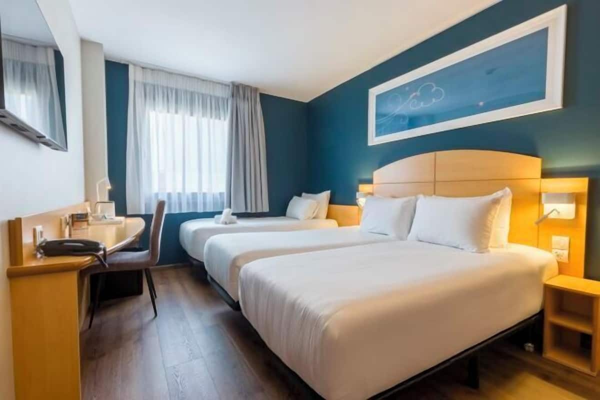 Memory foam beds, desk, blackout drapes, free WiFi