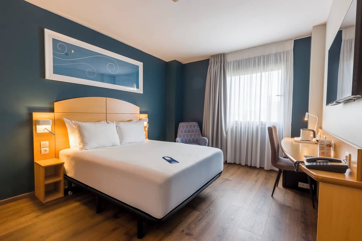 Desk, blackout drapes, free WiFi, bed sheets