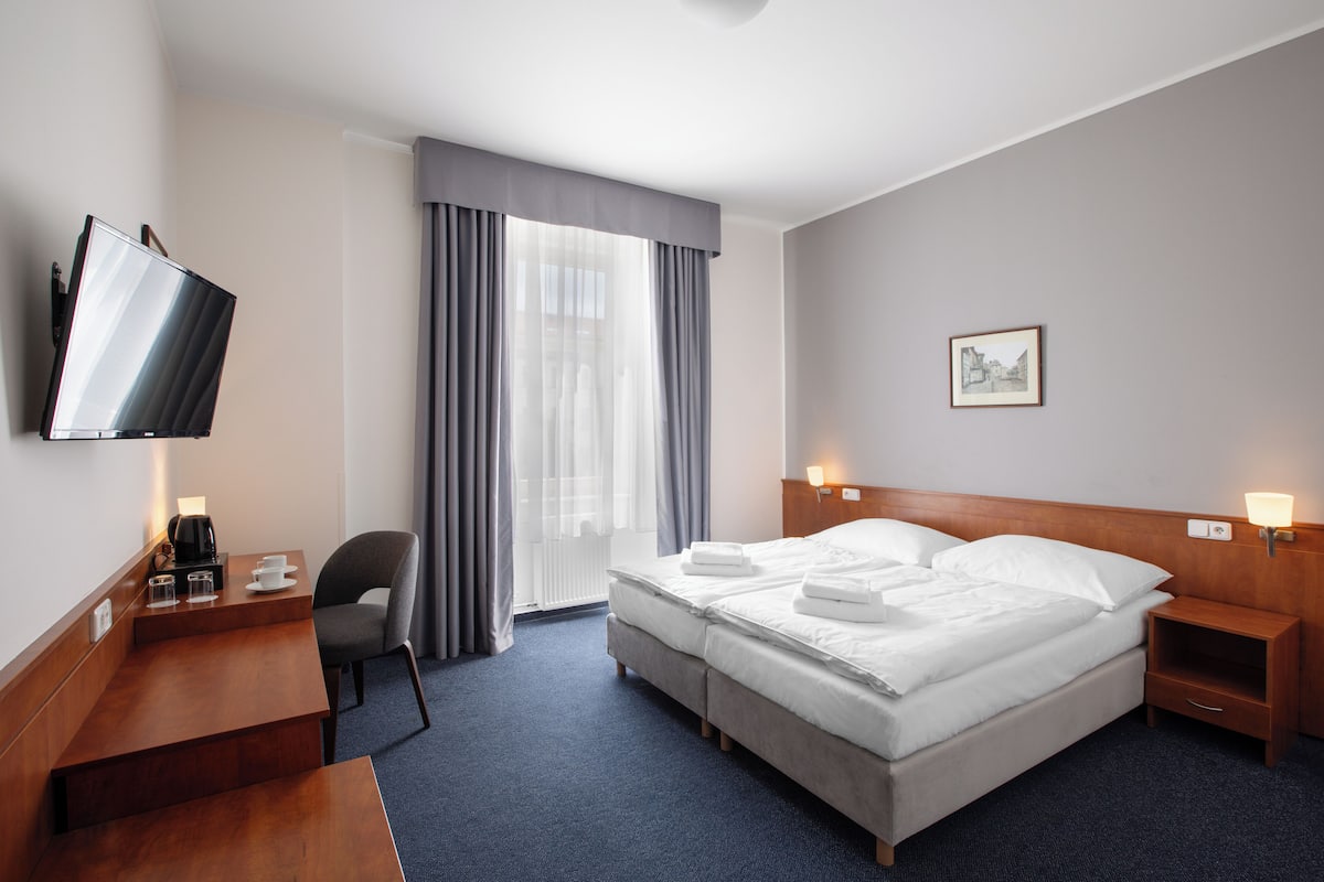 Doppel- oder Zweibettzimmer