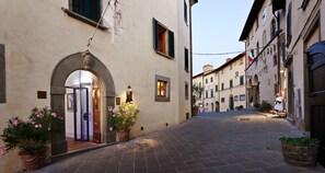Front of property - evening/night - Hotel Palazzo San niccolò & Spa (Radda in Chianti)