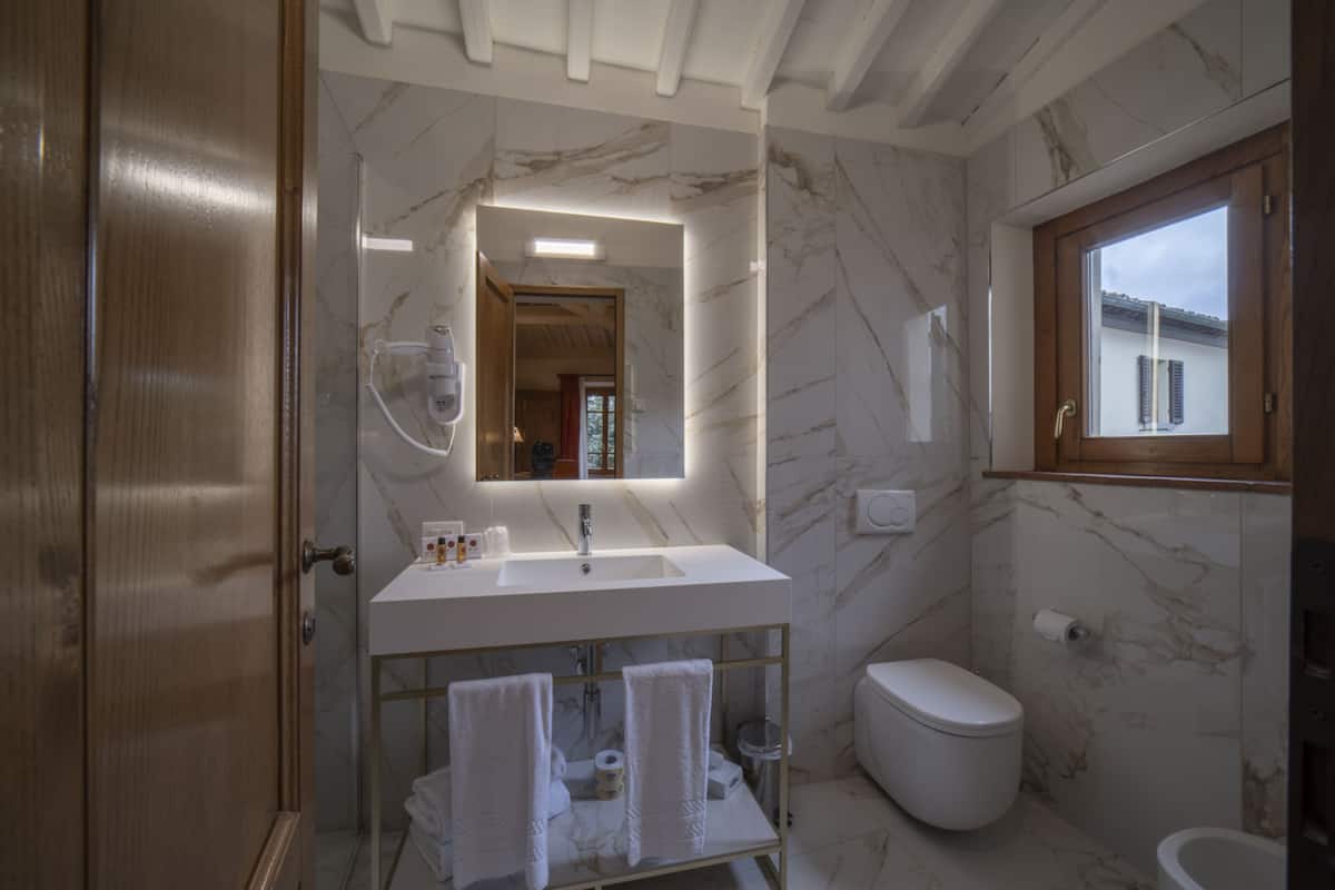 suite | bathroom | shower, free toiletries, hair dryer, bidet