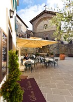 2 restaurants, breakfast served