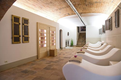 Couples treatment room(s), sauna, hot tub, steam room