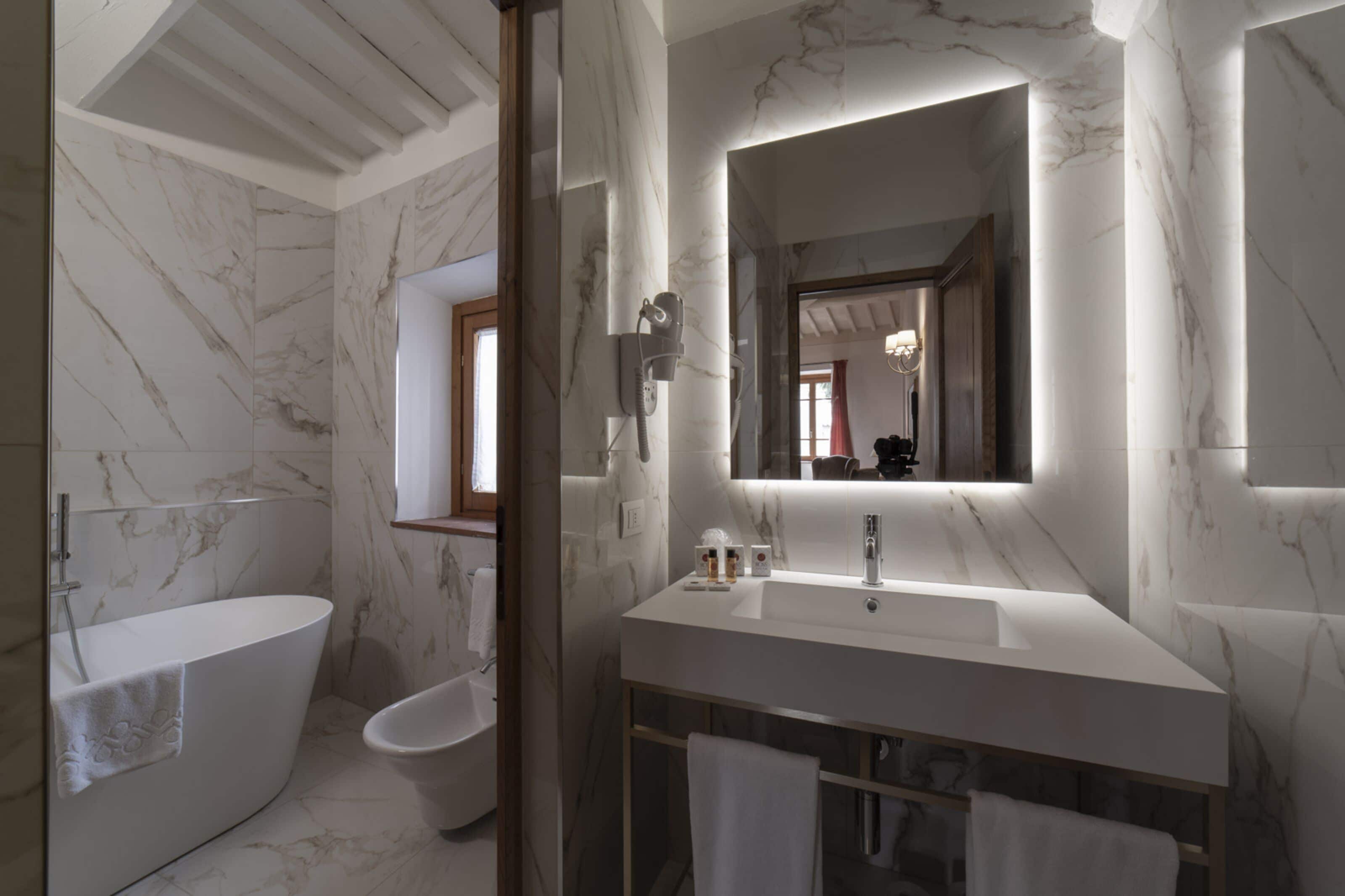 suite | bathroom | shower, free toiletries, hair dryer, bidet