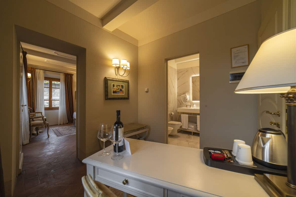 deluxe double room | bathroom | shower, free toiletries, hair dryer, bidet