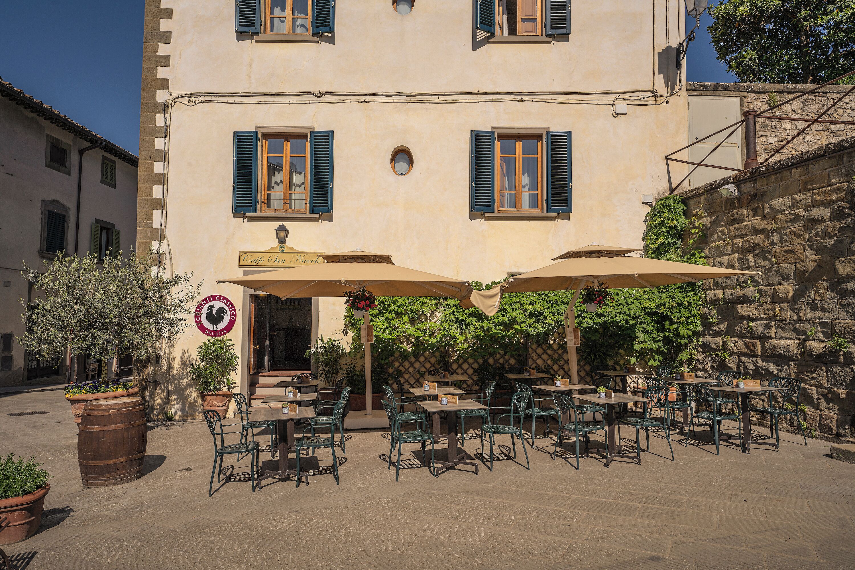 daily buffet breakfast (eur 13 per person)