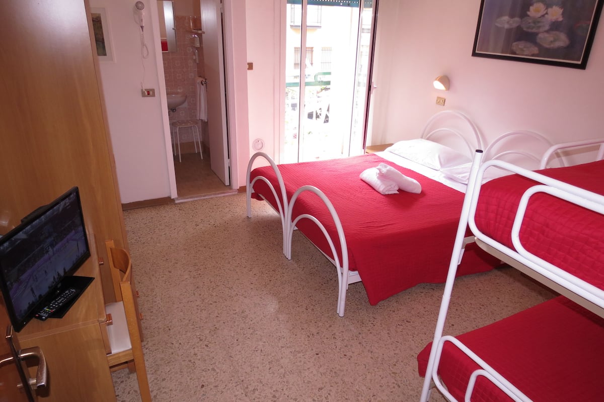 Economy-Vierbettzimmer