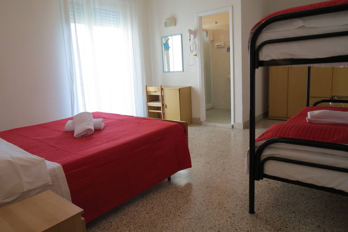 Standard-Vierbettzimmer
