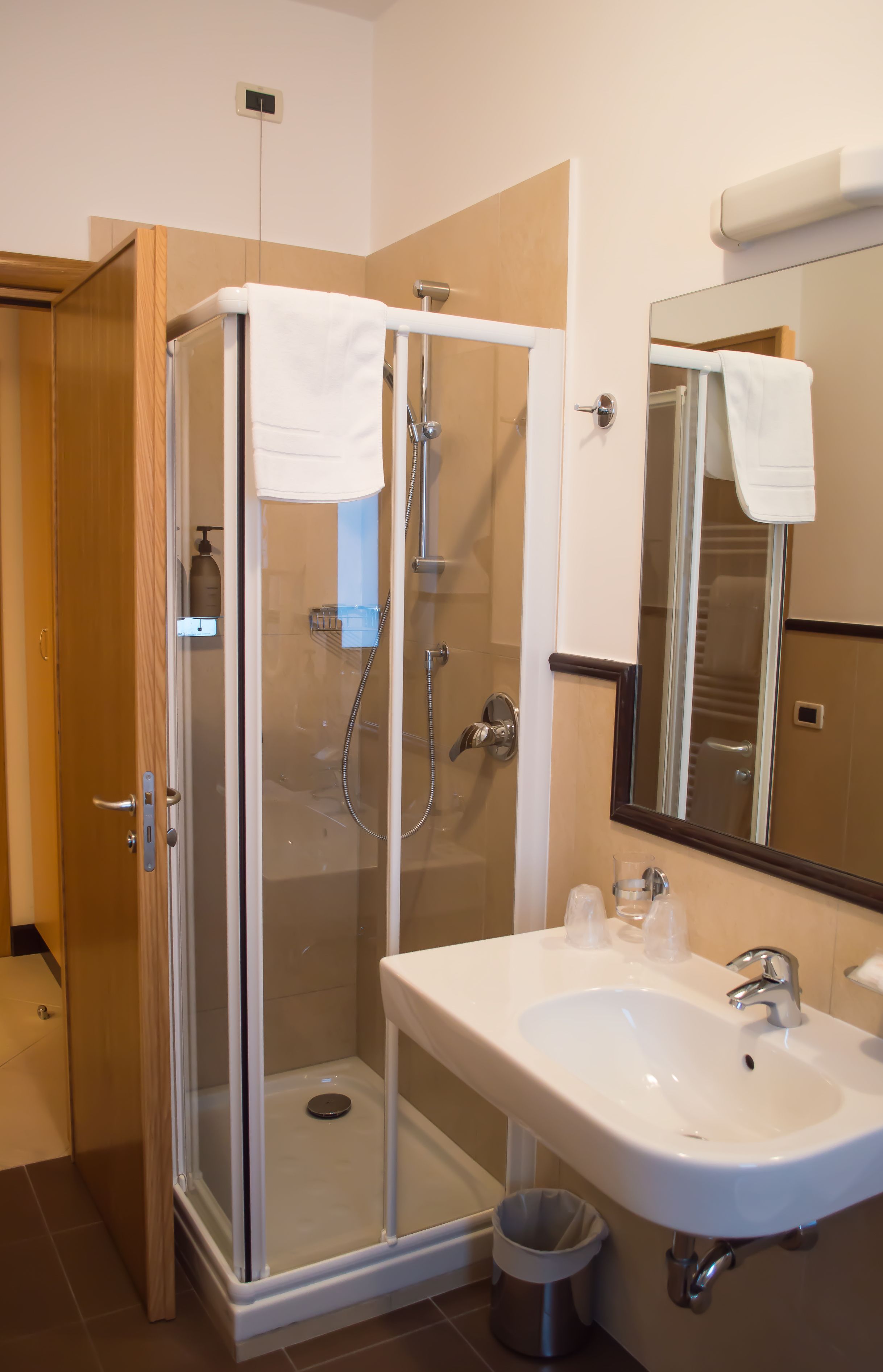 shower, rainfall showerhead, free toiletries, hair dryer