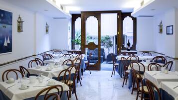 Daily cooked-to-order breakfast (EUR 10 per person)