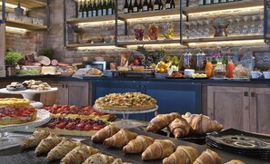 Dagelijks ontbijtbuffet (EUR 8 per persoon)