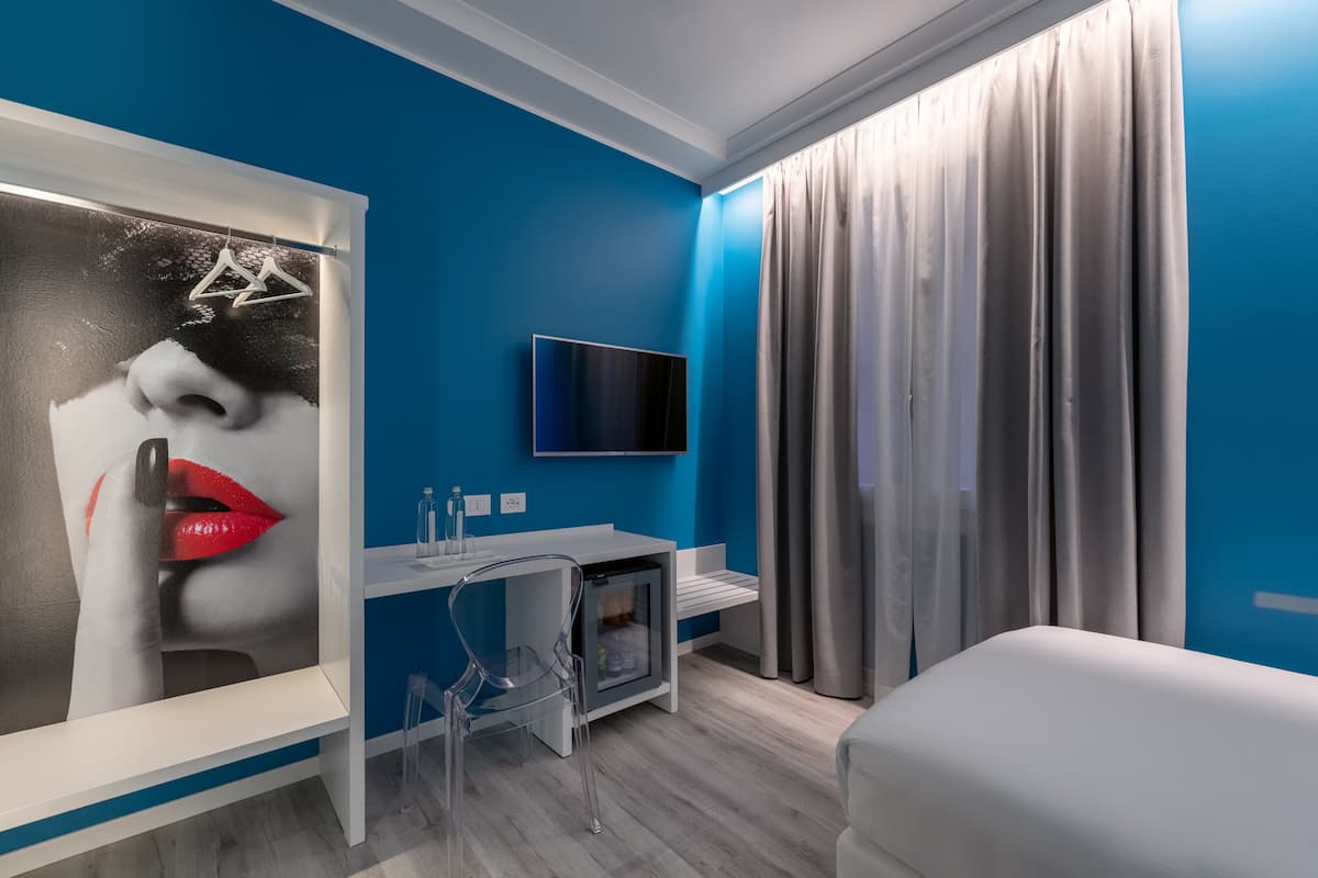 Single Room | 2 bedrooms, minibar, in-room safe, desk