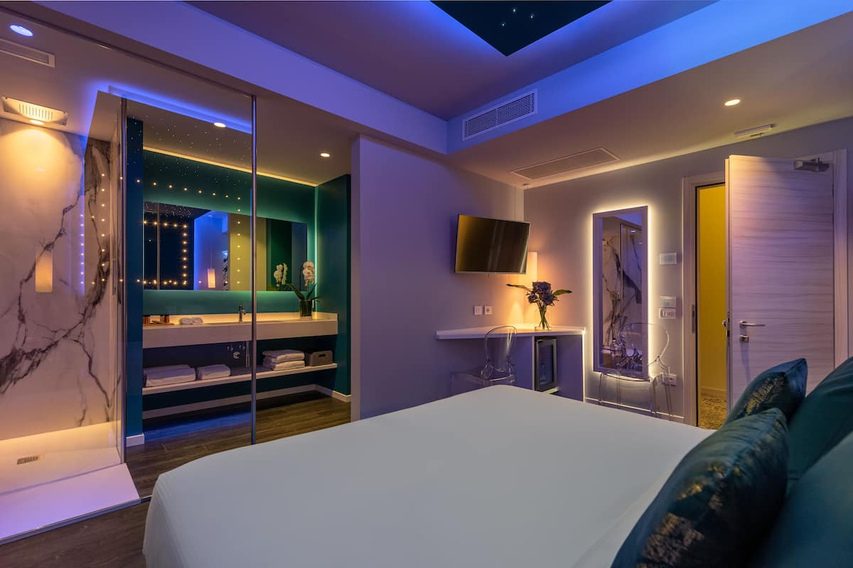 Exclusive Double Room, 1 King Bed | 2 bedrooms, minibar, in-room safe, desk