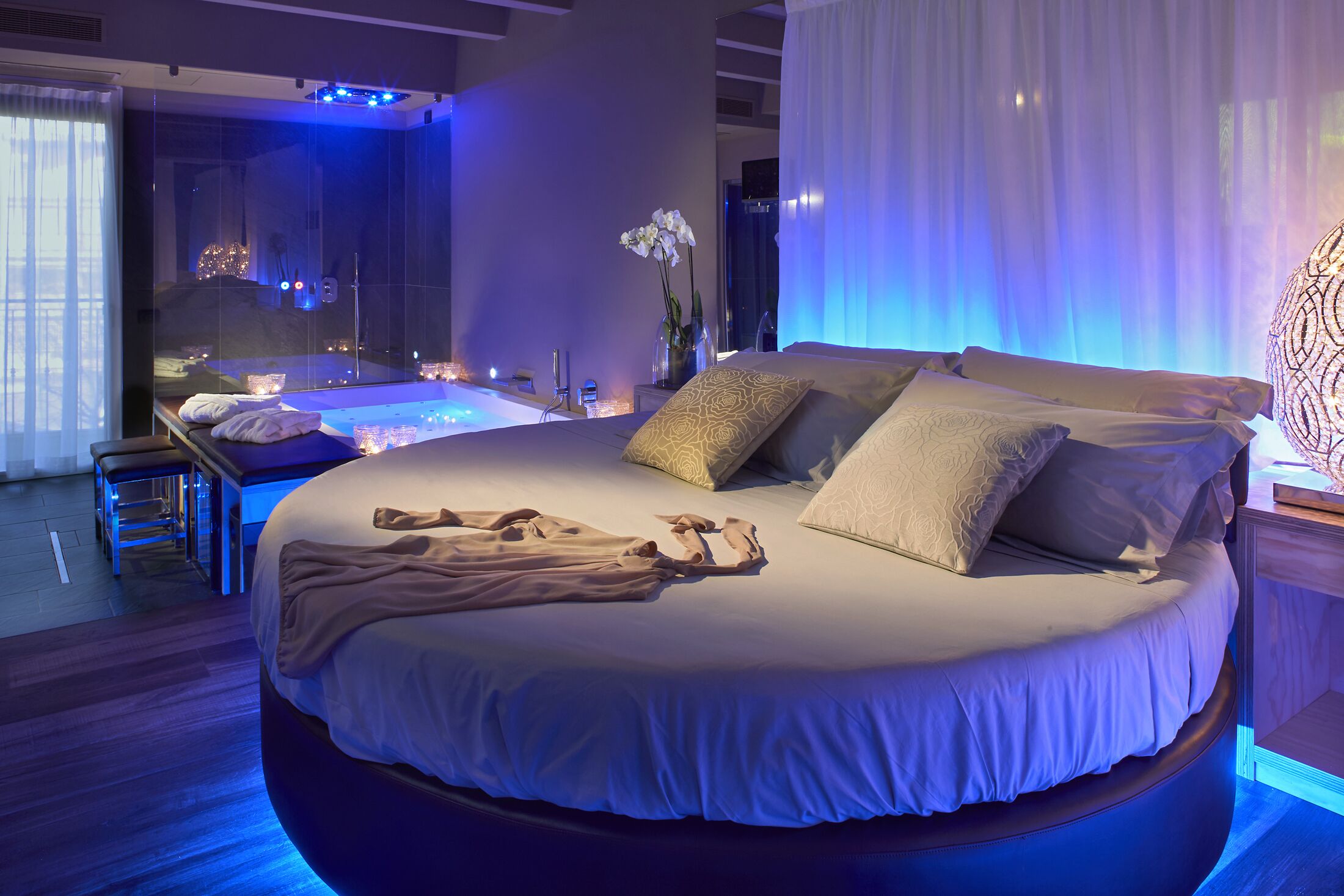 Suite (Private, Spa) | Minibar, Zimmersafe, Schreibtisch, laptopgeeigneter Arbeitsplatz