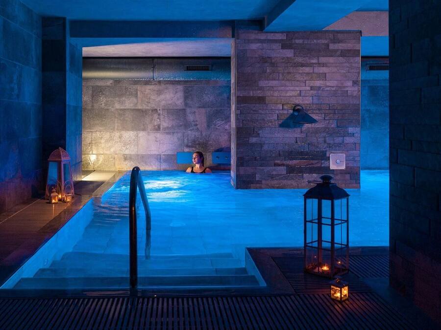 Couples treatment rooms, sauna, hot tub, steam room, Turkish bath