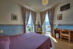 Cubrecamas, caja de seguridad en la habitación y wifi gratis 