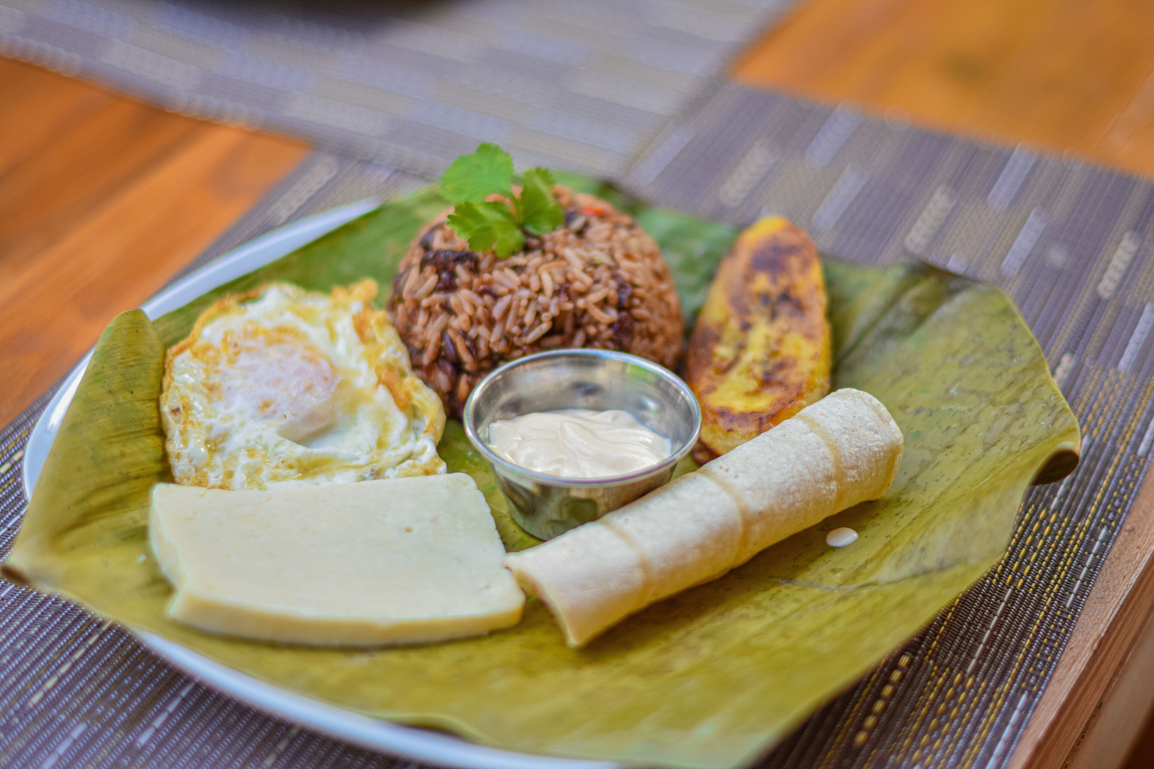 daily continental breakfast (crc 5000 per person)