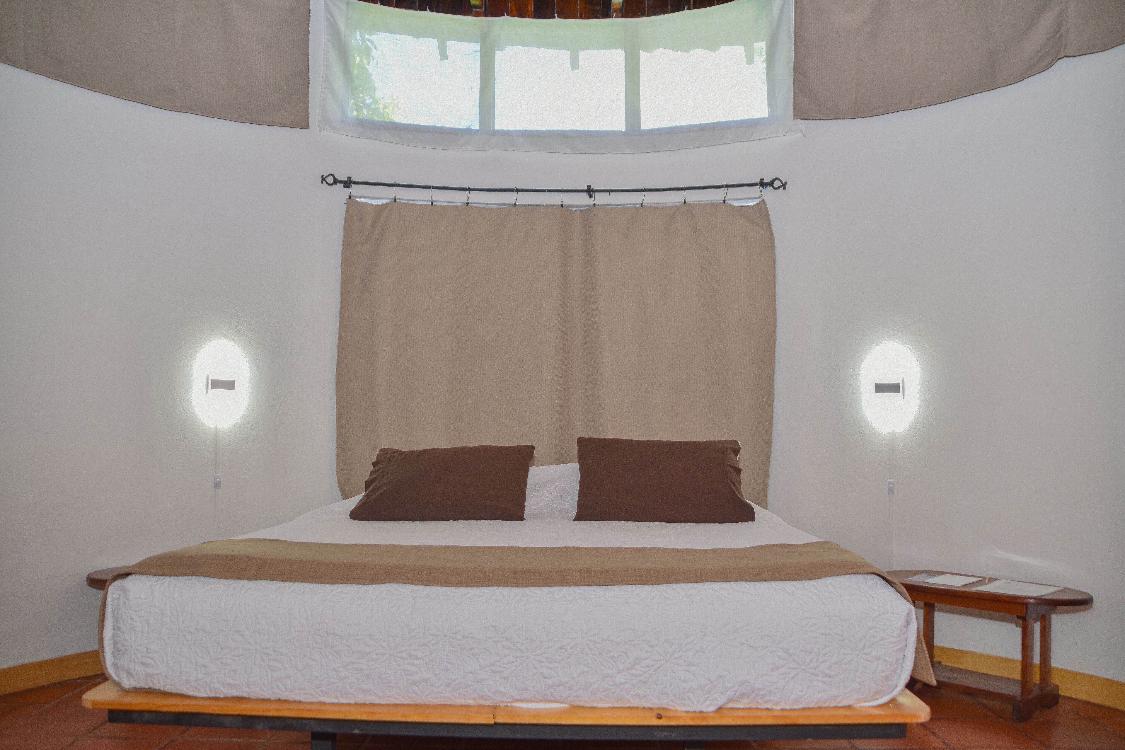 bungalow cuadruple | private kitchen | fridge, microwave, cookware/dishes/utensils